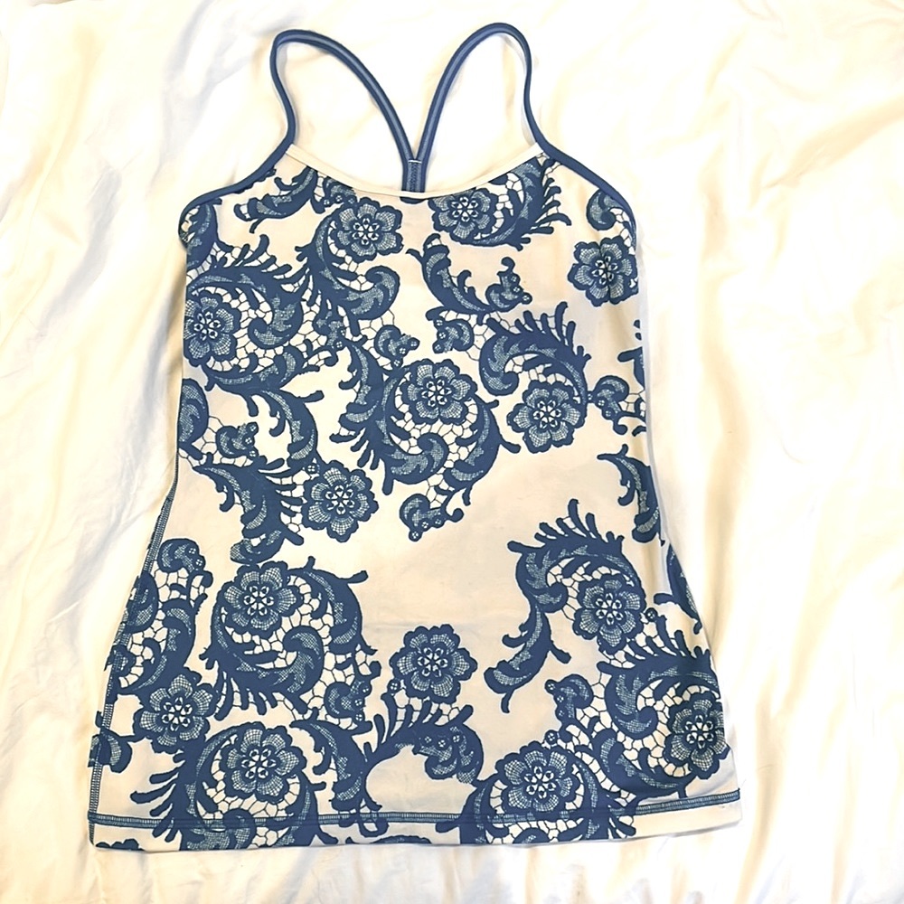 EUC/vguc Lululemon Power Y tank sz 6